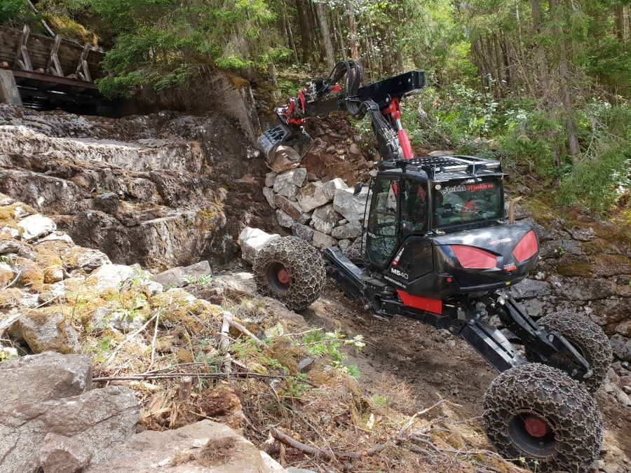 Menzi Muck maskin i ulent terreng